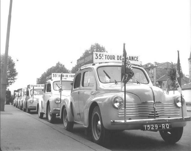 Renault 4CV sur le Tour de France